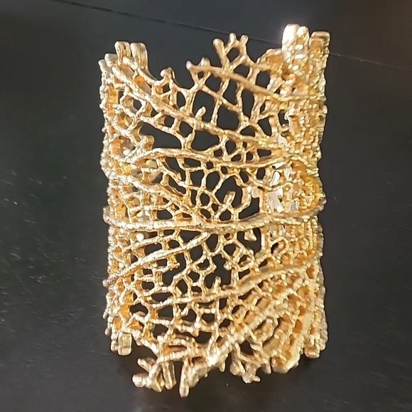 ZARA Coral Cuff Bracelet - Picture 9 of 16